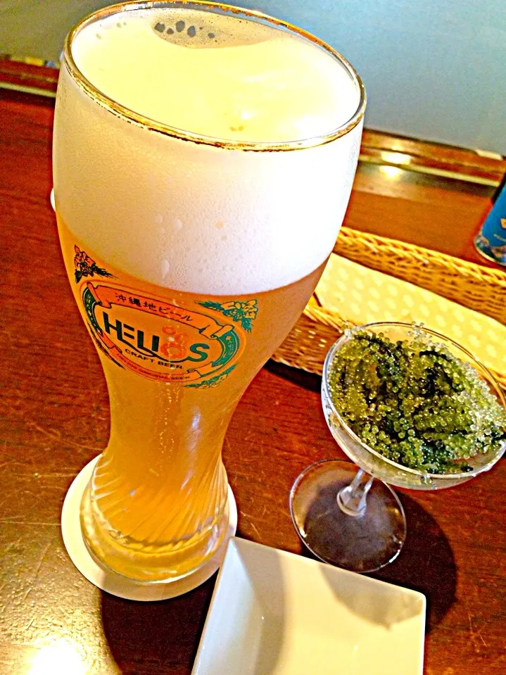 Snapdishの料理写真:ヘリオスビールのビアホールでランチ。液体パンとクビレヅタ ＠那覇|koinasubiさん