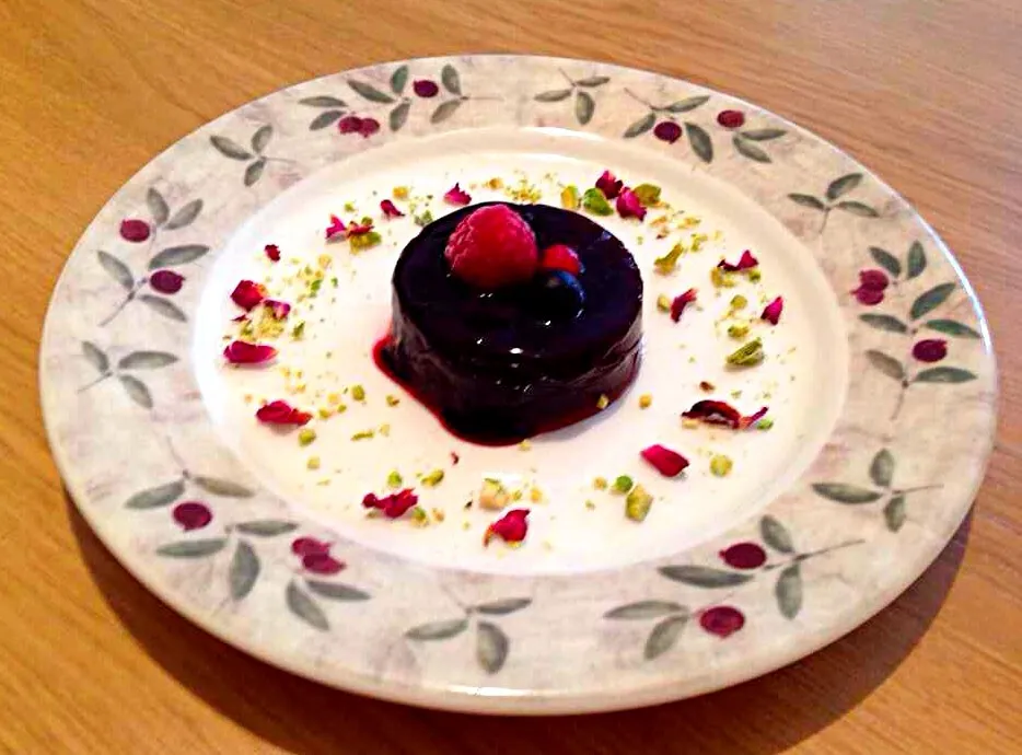 Snapdishの料理写真:Rose Black Tea Jelly・Berry Couli|Gloriaさん