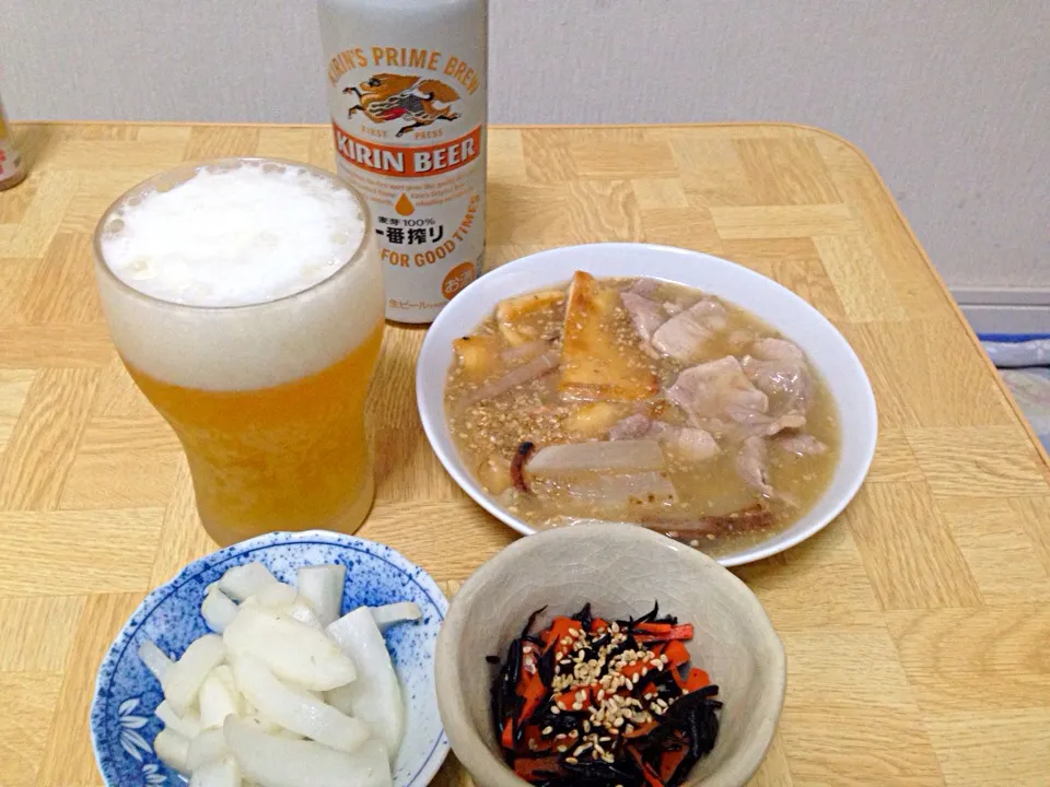 今宵は和食で一杯・豚と油揚げの旨煮・大根のワサビ浅漬け・鹿尾菜と人参の醤油和え|Tarou  Masayukiさん