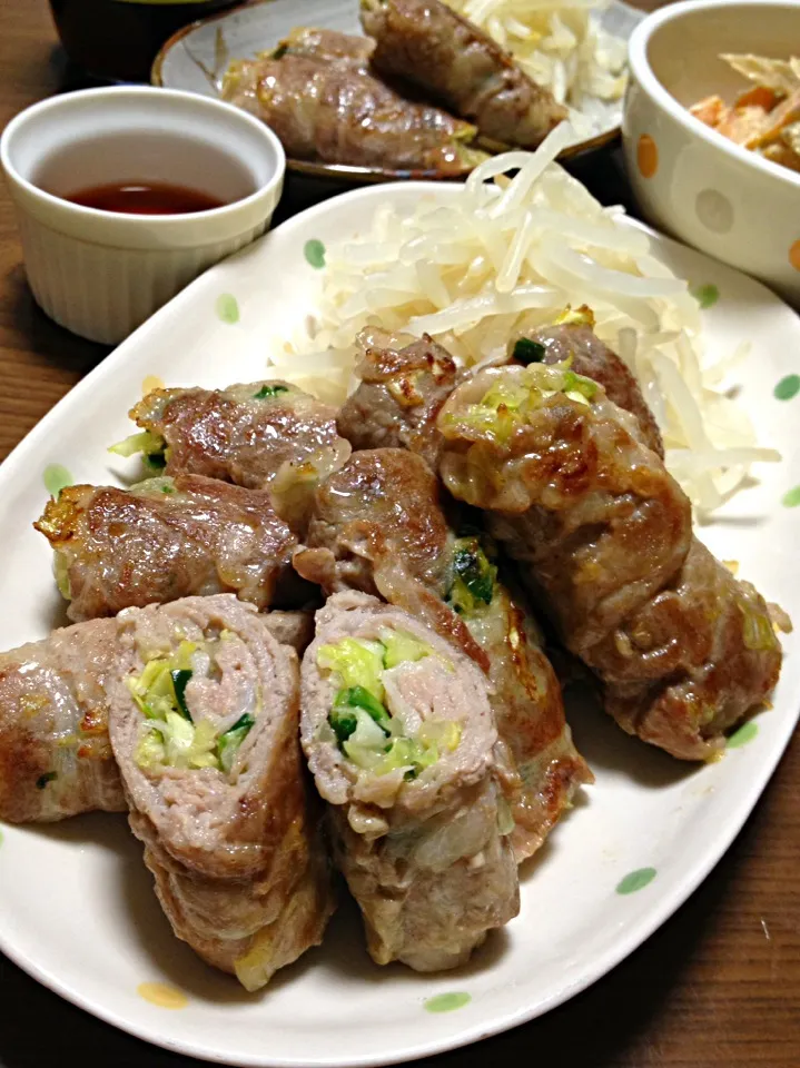 肉巻き餃子です。具はほぼ餃子味♪こんがりお肉とたっぷりお野菜で食べ応え充分☆です。|ゆんゆんゅんさん