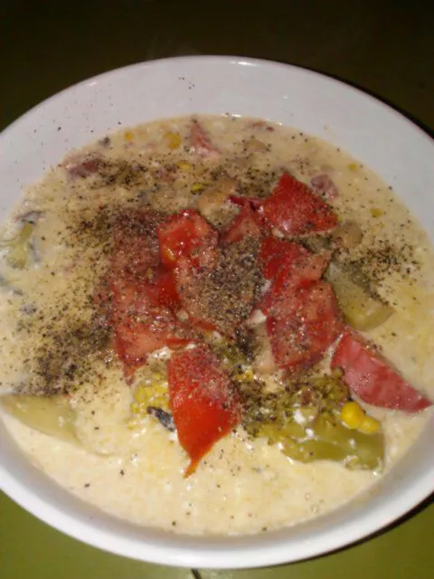 Creamy veggie soup topped with fresh tomato and tons of pepper.|Polly Gelfusoさん