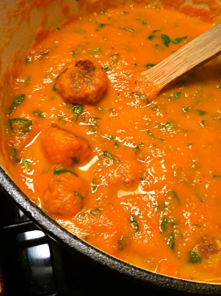 Roast Carrot Soup with Turkey Meatballs|K Goodnessさん