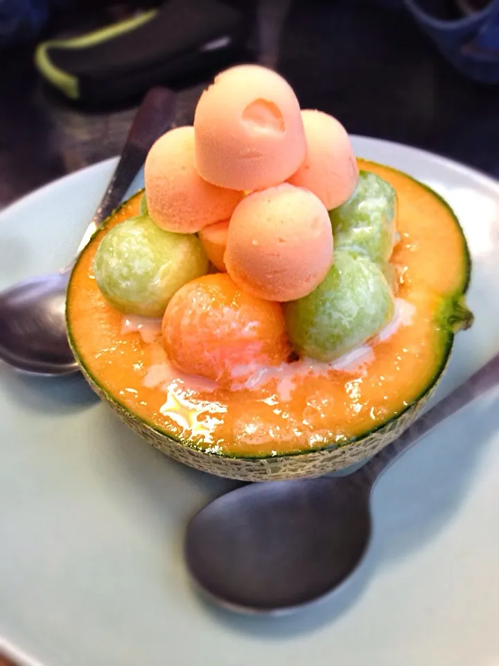 Hami melon with melon ice cream 🍈🍨|Nonononoさん