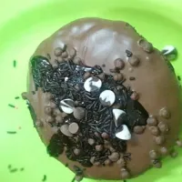 Donuts with Choco chips, Chocolate sprinklers and Chocolate sauce|Mahesh Guptaさん