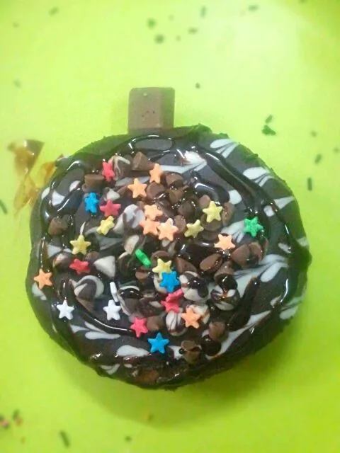 Donut with Colourful stars, Choco chips and chocolate sauce|Mahesh Guptaさん