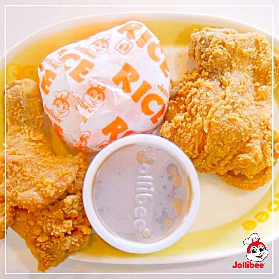 Craving for Jollibee fried chicken with rice and gravy.|Mio Abeさん