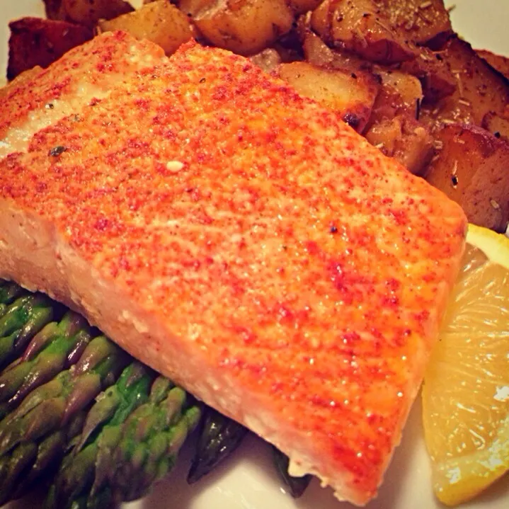 Alaskan Salmon, Cajun Redskins and Asparagus|Curt Chillさん