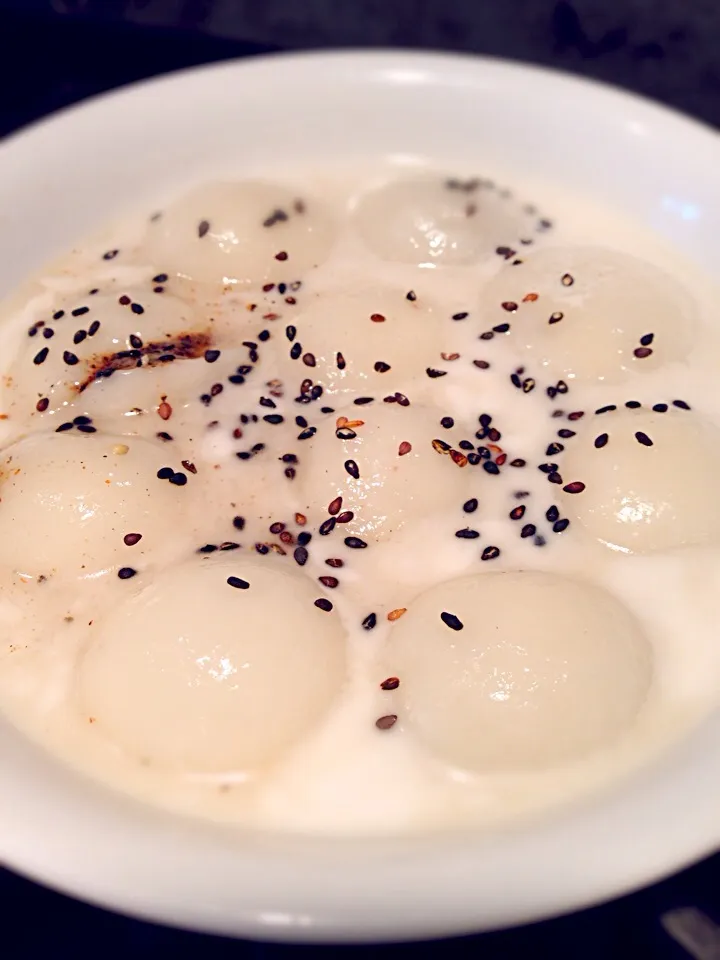 Sweet rice balls in coconut syrup!|Allissa Zhaoさん