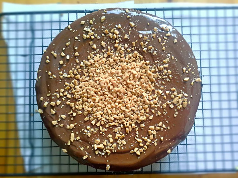 Hot Chocolate cake with truffle ganache and salted toffee bits|Fe's kitchenさん