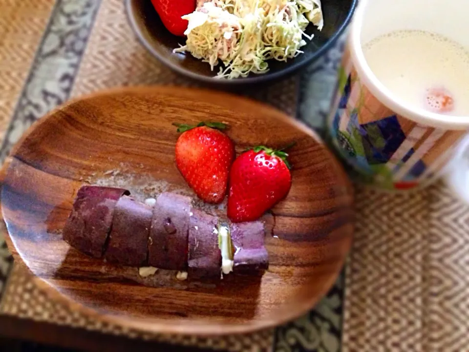 Baked sweet potato breakfast.|エミさん