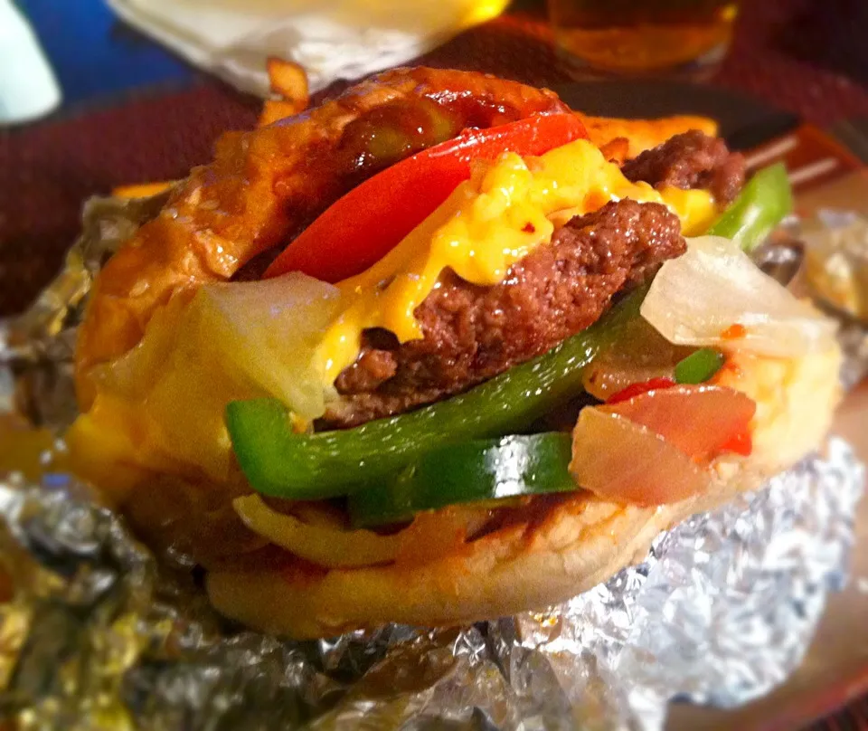 Five guys burger at home. Yum!!!  これが出来てからインアウトに行ってないかも。めちゃ旨っす(((o(*ﾟ▽ﾟ*)o)))|mamakumiさん