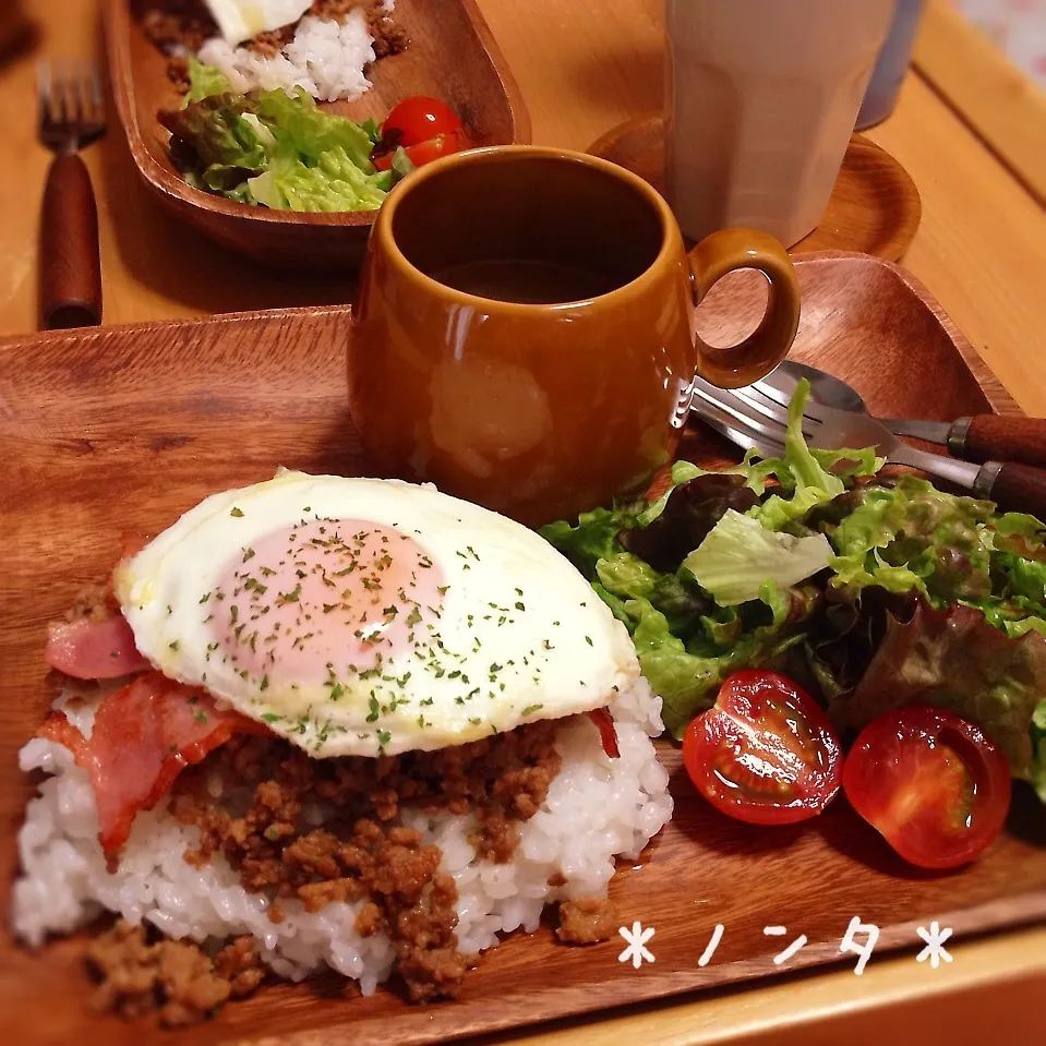 甘辛〜い味噌ミンチで休日のカフェランチ♡|＊ノンタ＊さん