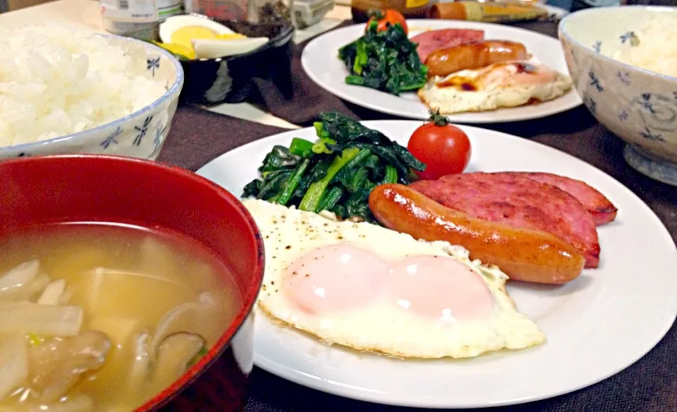 双子ちゃん目玉焼きの朝ごはん＊|ひかるんさん