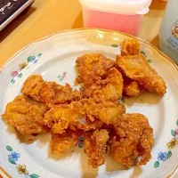 Snapdishの料理写真:鶏の皮唐揚げ|Tomonori Oomuraさん