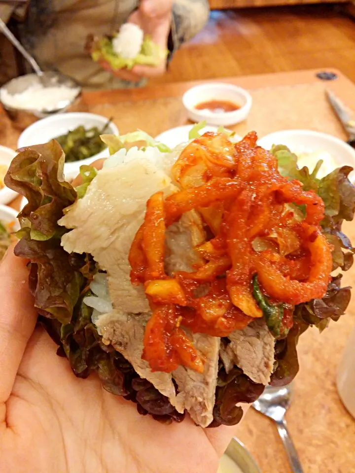 Snapdishの料理写真:rice and boiled pork wrapped in leaves of lettuce|Yumiさん