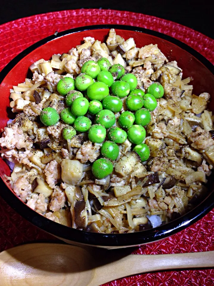 きのこ鶏そぼろ丼|あつしさん