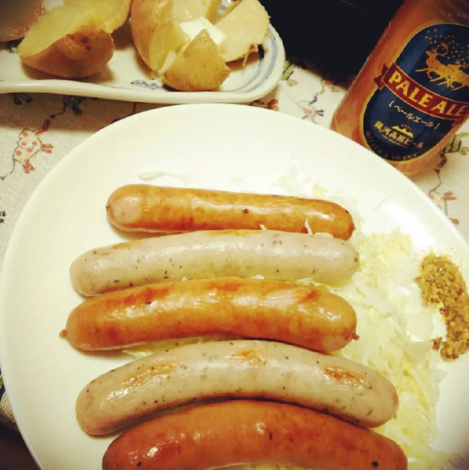 Snapdishの料理写真:sausage＆beer♡♡♡|トミーサクさん