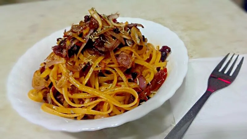 Linguine with Sun-dried tomatoes & Bacon|Josephine Kamさん