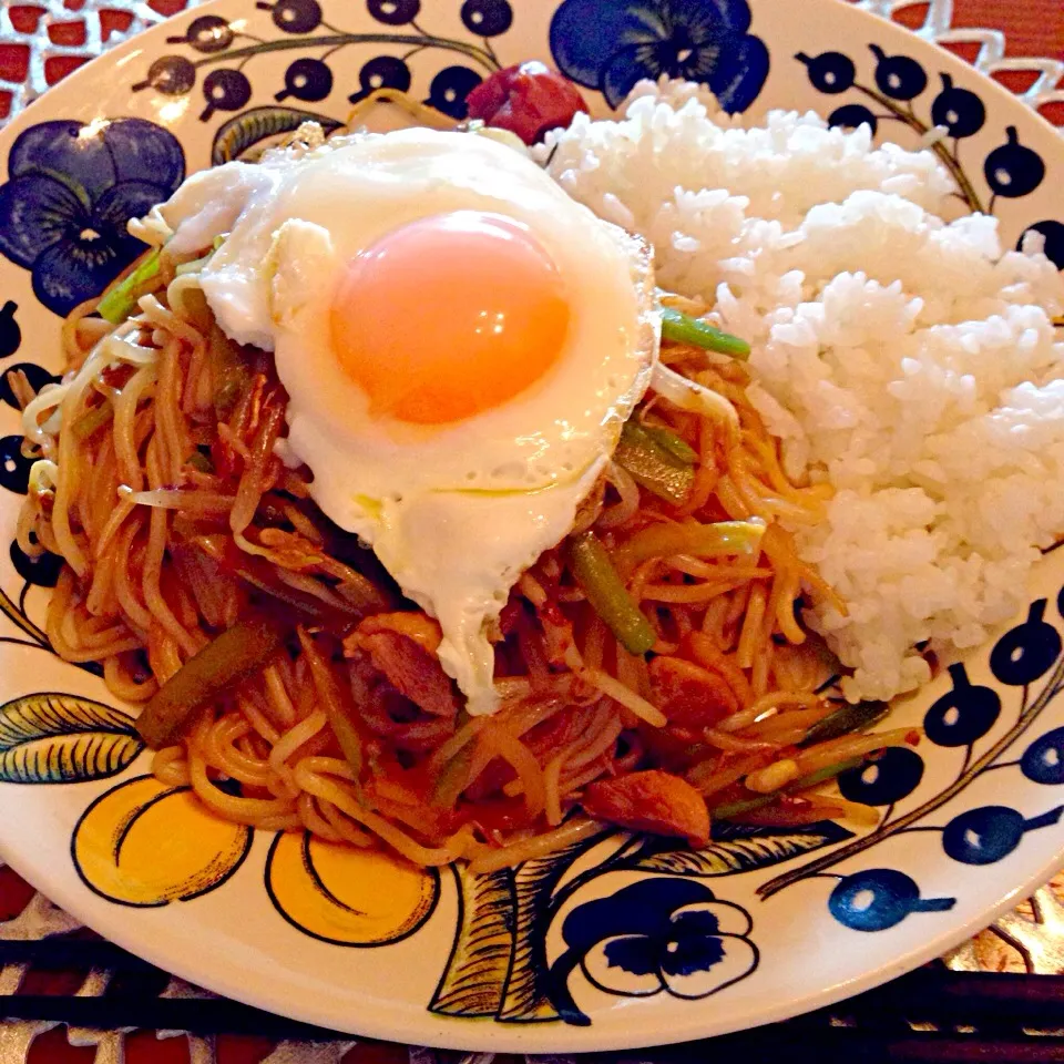 鶏焼そば セロリ、もやし入り＆ごはん＆目玉焼き❗️😝|hassanさん