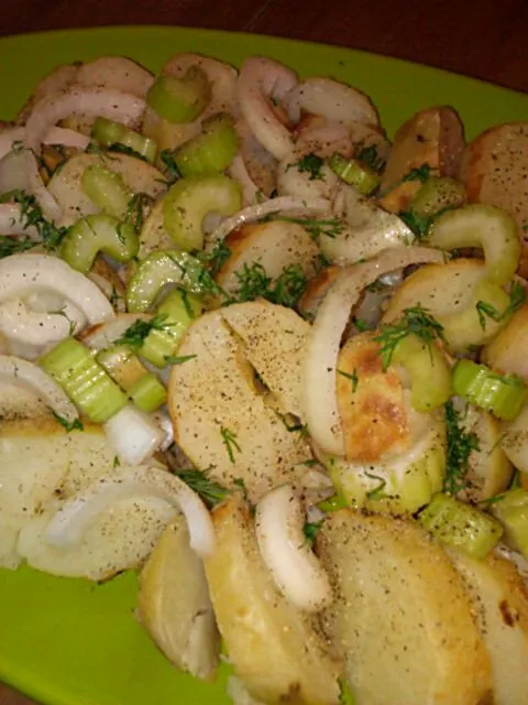 German potato salad. With onion, celery, dill, salt, pepper, and vinegar.|Polly Gelfusoさん