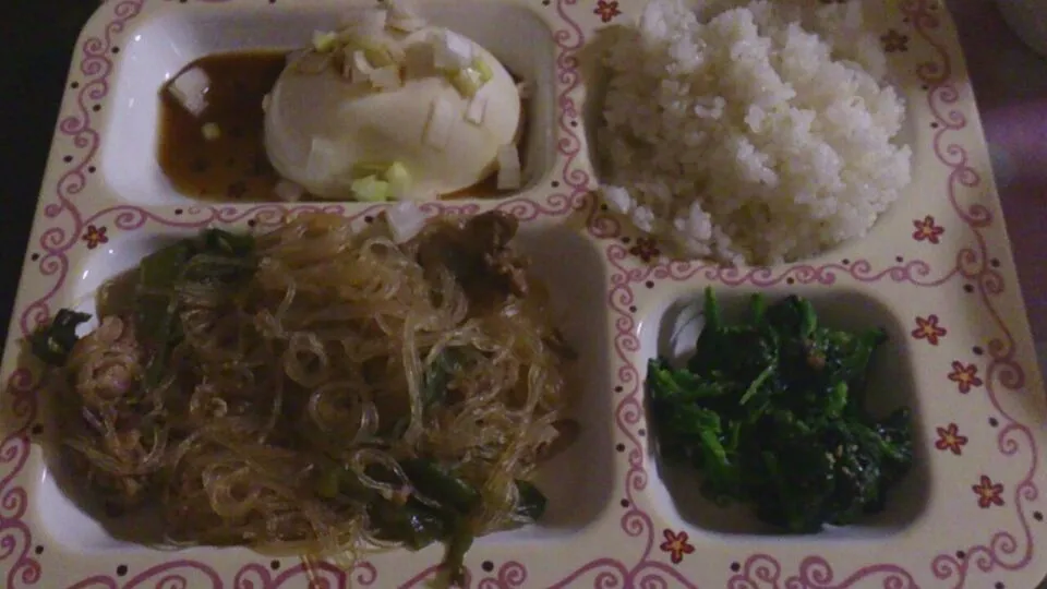 Snapdishの料理写真:ほうれん草ごま和え、豚肉春雨、冷奴|クラキティさん