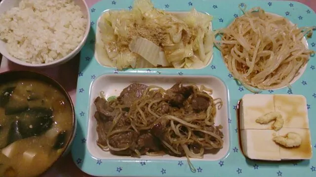 Snapdishの料理写真:牛タン焼き肉、もやしナムル、白菜ごま和え、冷奴、味噌汁|クラキティさん