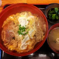 Snapdishの料理写真:かつ丼|らくちーこさん