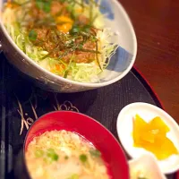 Snapdishの料理写真:鶏の肉味噌丼(職場)|とーるさん