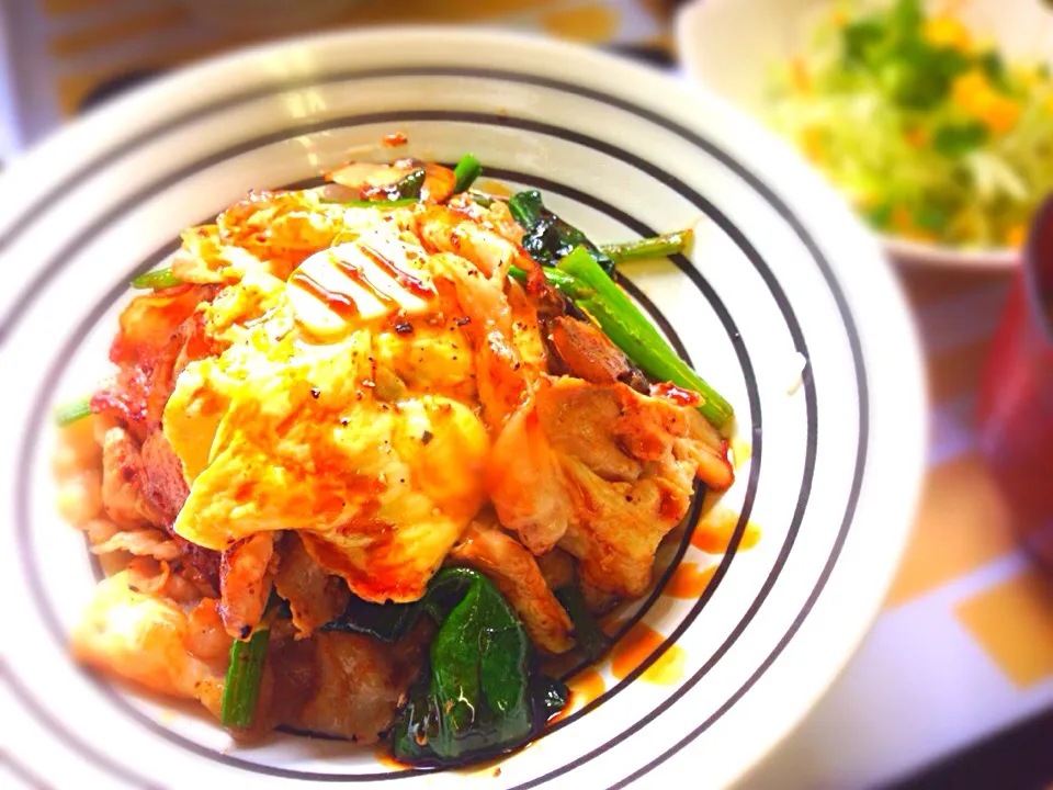 豚とふわふわ玉子のオイスターバター丼♪|かっぴーさん