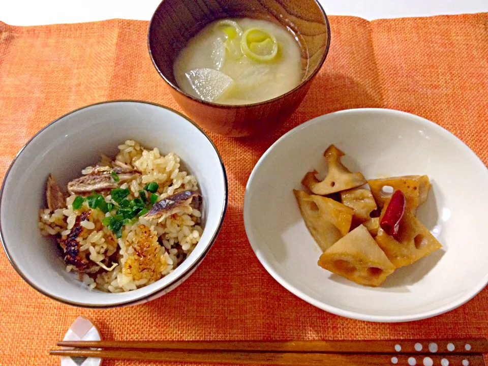 さんまの炊き込みご飯・れんこんのきんぴら・大根と長ネギのお味噌汁|Accaさん