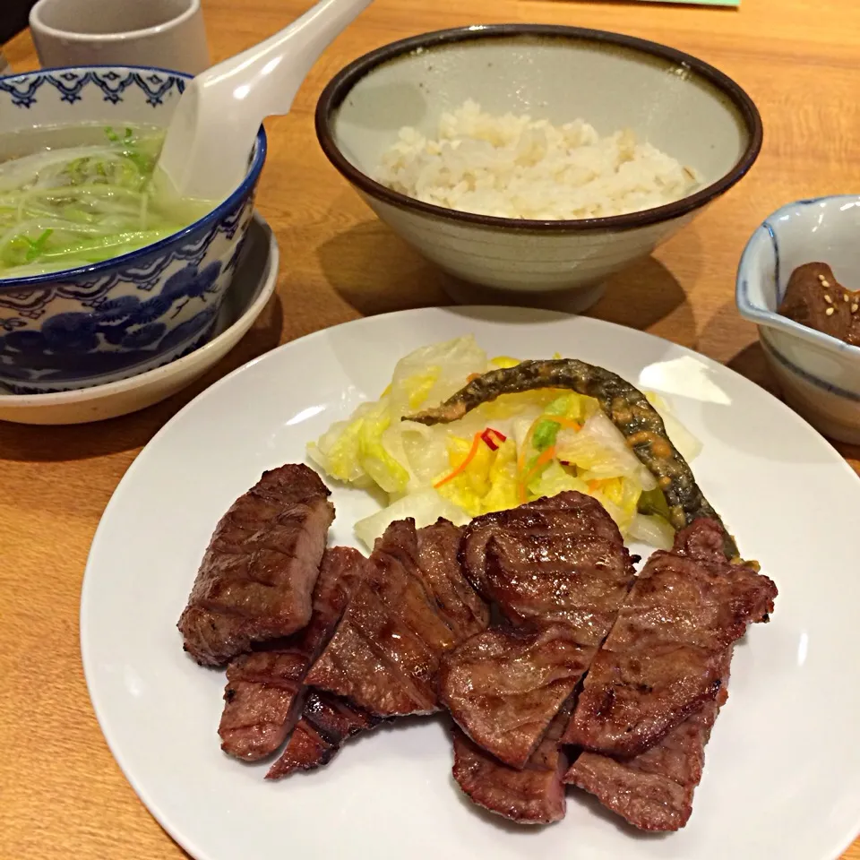 牛タン定食。今日の利久はすいていたー|しーさん