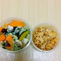 具沢山のわかめスープと納豆キムチ玄米ご飯。|茜 あゆ実さん