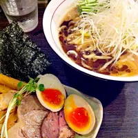 Snapdishの料理写真:大宮ほん田 特製煮干豚骨ラーメン|けんさん