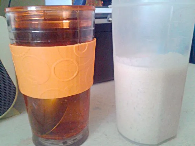 Snapdishの料理写真:02/03/2014 - desjejum

chá verde
vitamina de banana + aveia + whey + chia + leite desnatado|Gabriela Baptistaさん