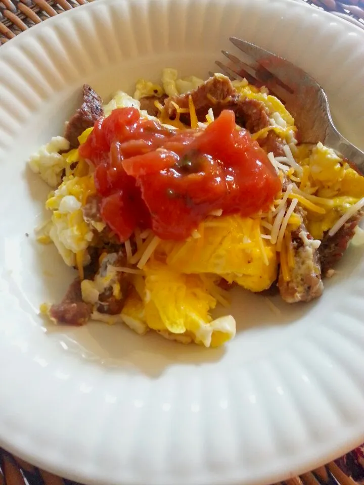 Steak and eggs topped with cheddar cheese and salsa|Michelle Mylesさん