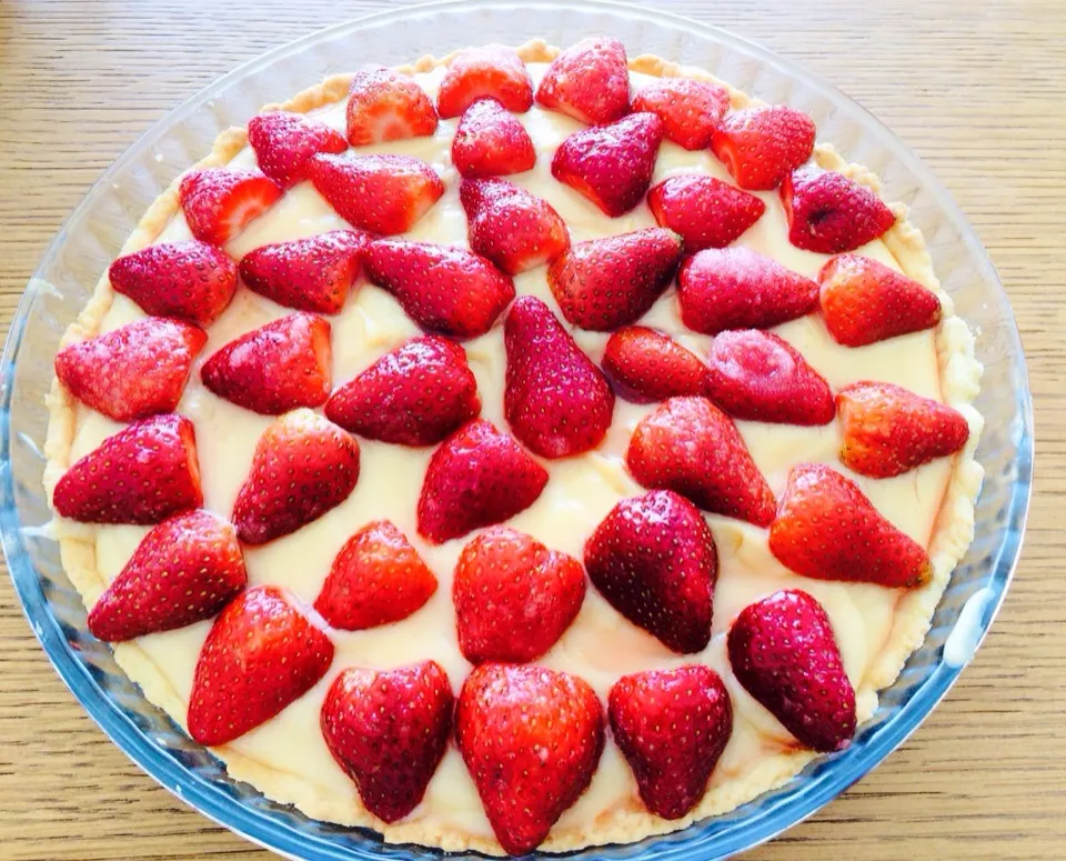 Snapdishの料理写真:Strawberry tart|sara khooryさん