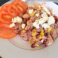 Tuna salad with tomatoes|joanne weaverさん