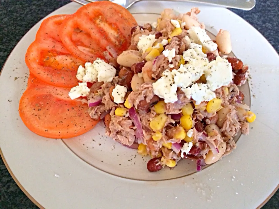 Tuna salad with tomatoes|joanne weaverさん