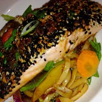 Sesame crusted salmon with udon noodles and vegetables|lauraさん