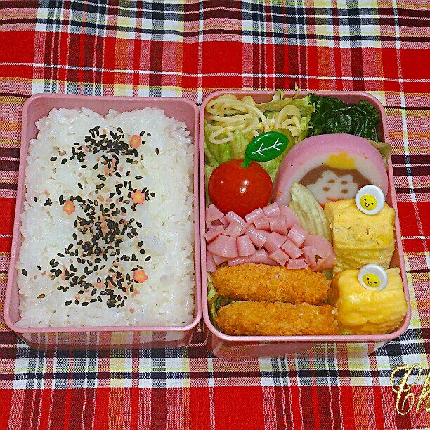 Snapdishの料理写真:今日は次女の小学校は弁当の日
♪梅ささみ
♪ほうれん草のゴママヨあえ
♪スパサラ
♪ミニトマト
♪卵焼き
♪かまぼこ
♪花ハム|ふみぃさん