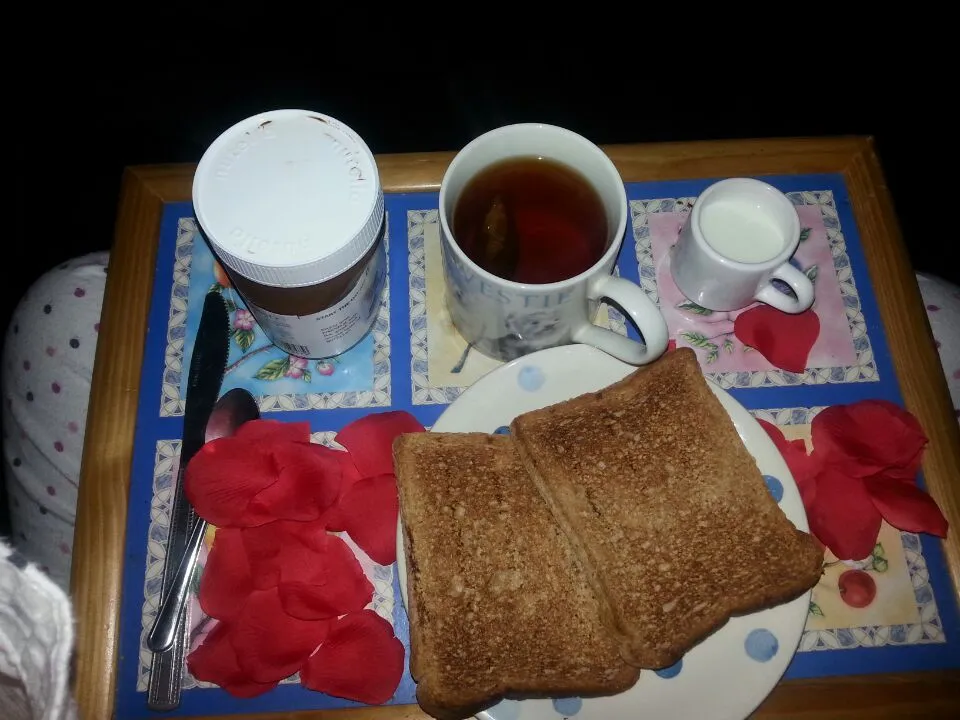 breakfast in bed. #toast #tea #nutella.|Laura Quinn Hughesさん