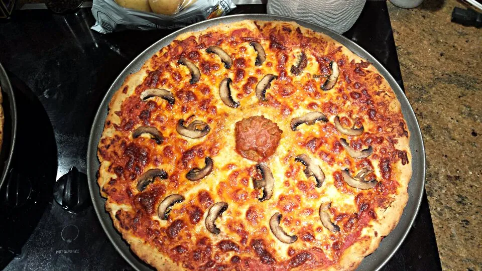 mushroom and cheese pizza.|Brianaさん