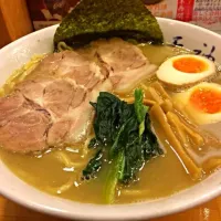 Snapdishの料理写真:特製ラーメン 大盛|じゃうーさん