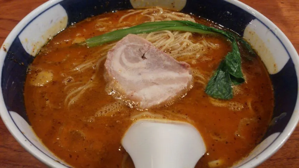 Snapdishの料理写真:30分で食べれるランチ=はしご
でだんだん麺を食べに。
お店がちょうど客の入れ替わりのタイミングで即入れたので15分でランチ終了！
細麺に大辛はほどよい辛さで僕には最適！|SATOSHI OOCHIさん