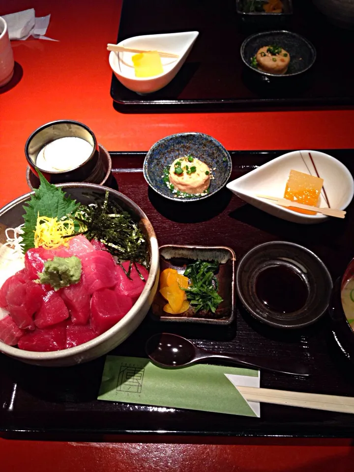 Snapdishの料理写真:マグロぶつ丼|Izumynさん