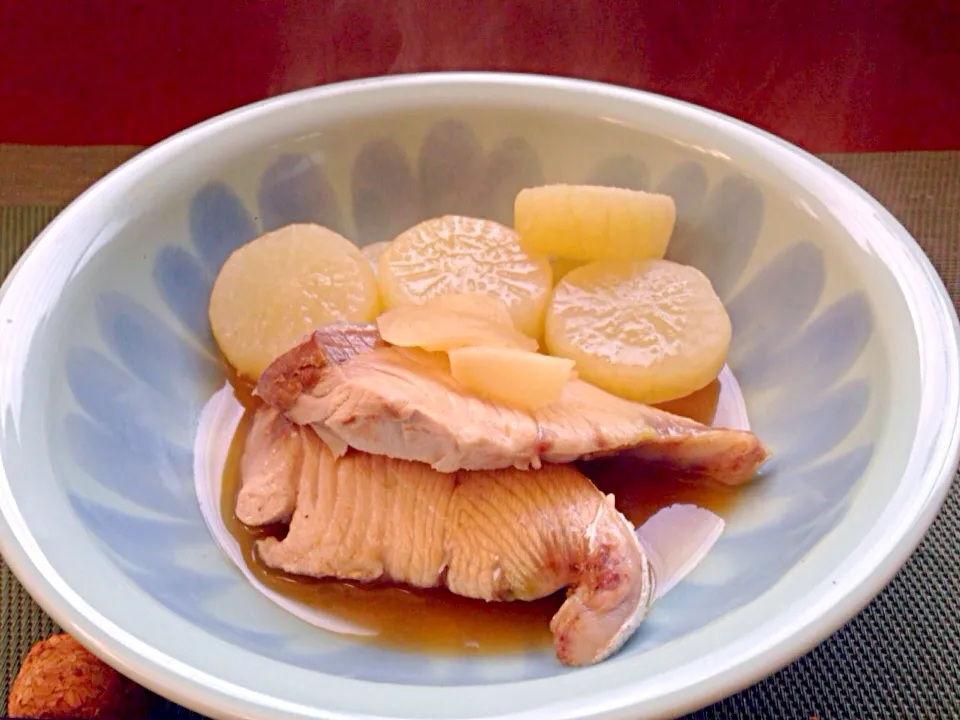 Snapdishの料理写真:Simmered yellowtail with radish🐟ぶり大根|🌈Ami🍻さん