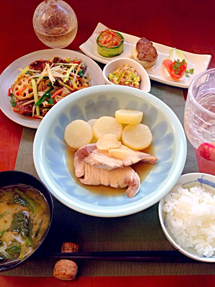 Snapdishの料理写真:Tonight Dinner🍴おつまみ･和風ﾚﾊﾞﾆﾗ･ぶり大根･韮納豆･ほうれん草のお味噌汁|🌈Ami🍻さん