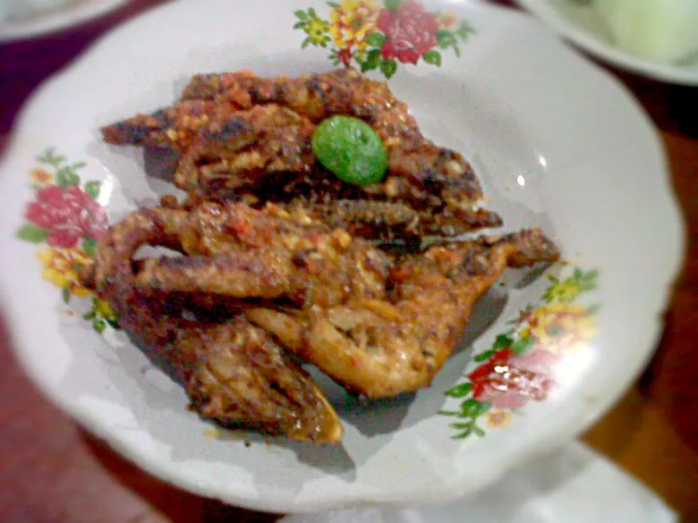 Snapdishの料理写真:traditional food of lombok island indonesia "ayam bakar taliwang"  😚|ayu dyenさん