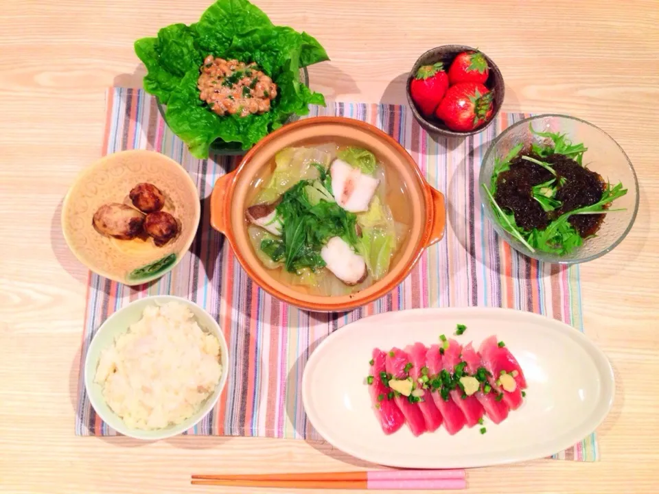 白菜とカレイ鍋 カツオたたき サンチュ納豆巻き 山芋の煮物|hiromi 히로미さん