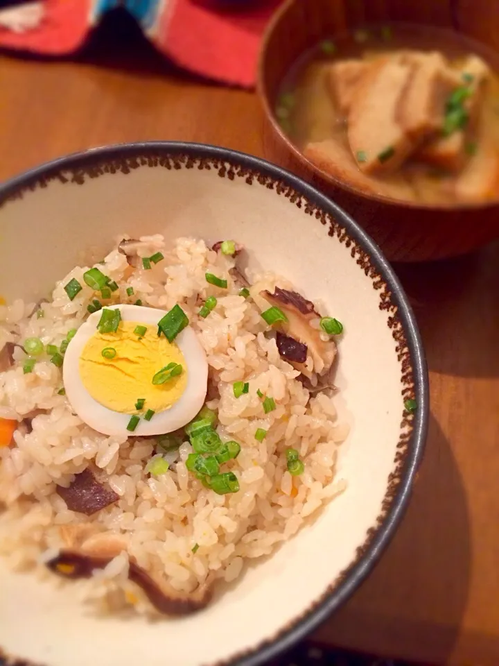 Snapdishの料理写真:旦那さんが作ってくれたおでん出汁の炊き込みご飯♡|M.Mariさん